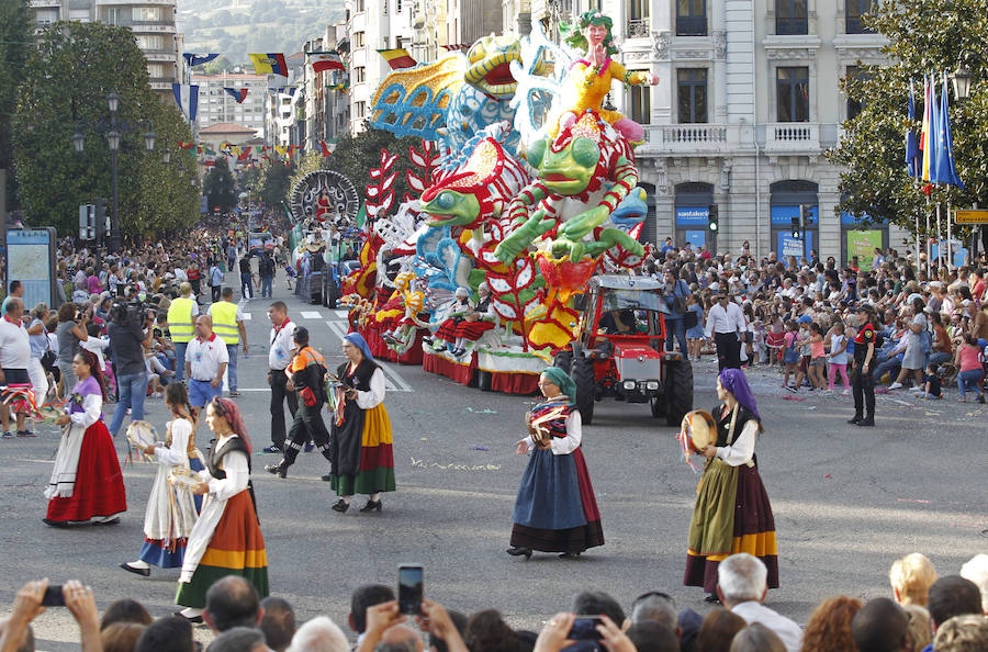 fotos-el-d-a-de-am-rica-en-asturias-inunda-oviedo-de-color-y-m-sica